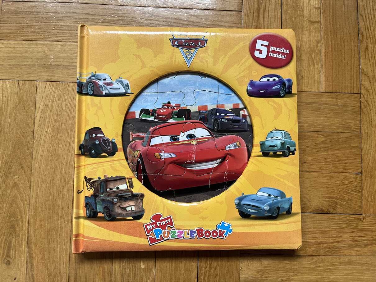 Książka z puzzlami "Cars 2" wersja angielska