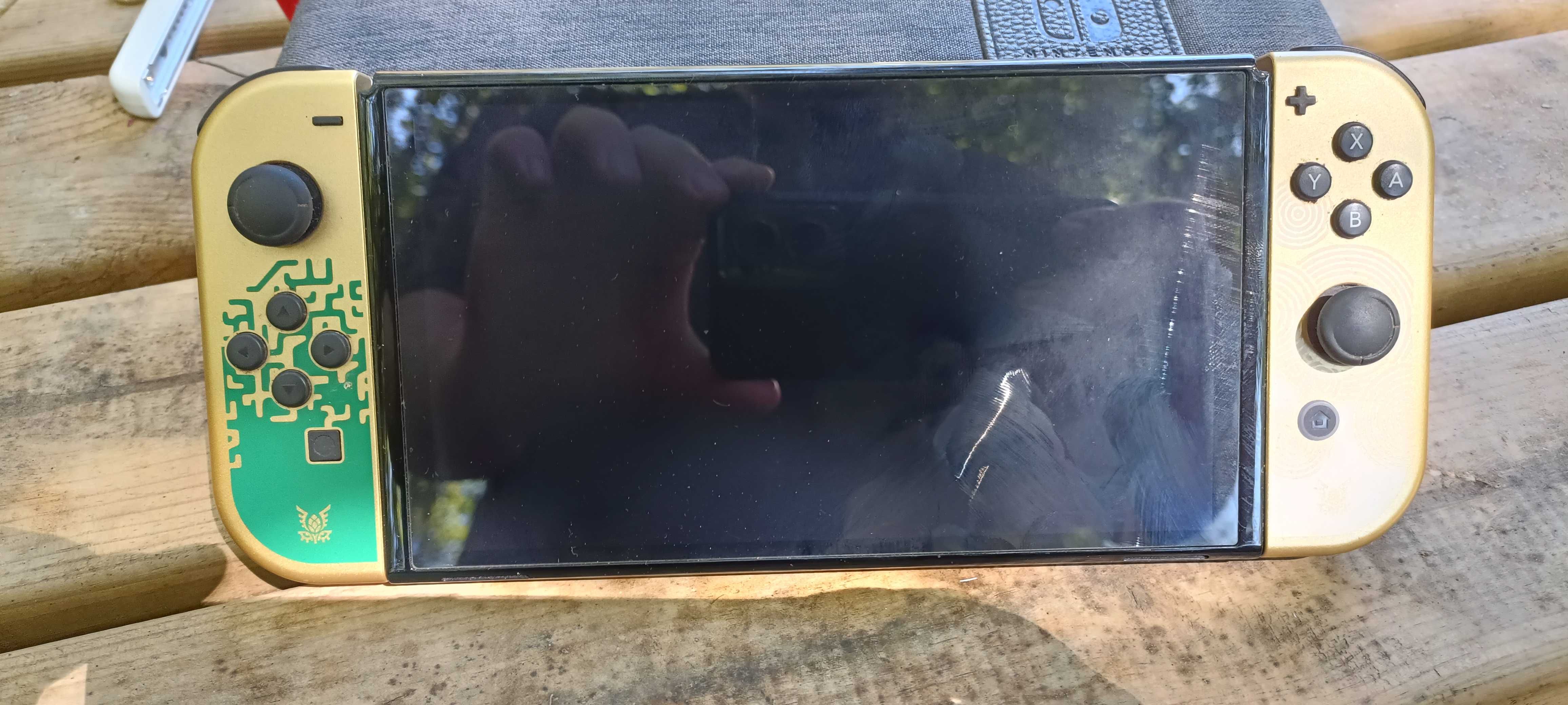 Nintendo Switch OLED Zelda edition