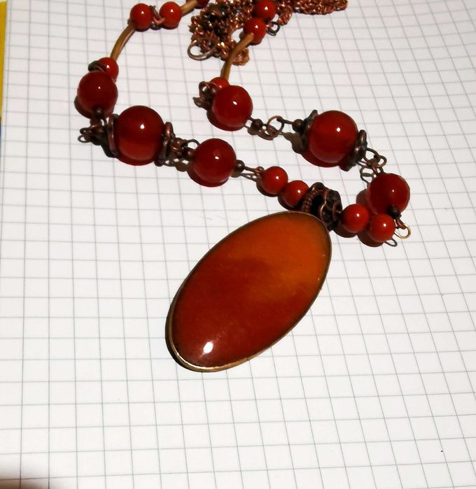 Колье с кулоном Сердолик