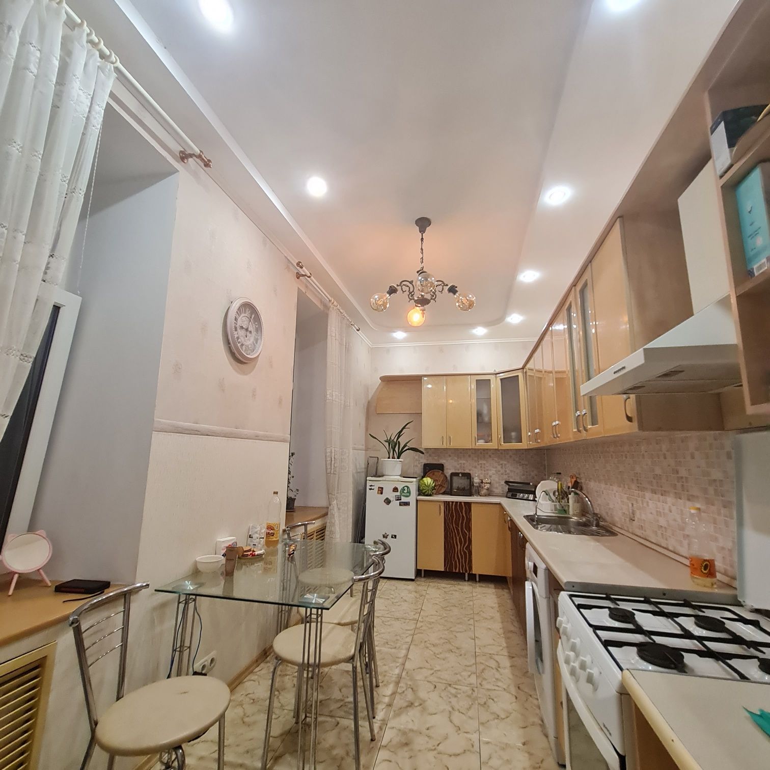 Продаж 3 кімнатна квартира з ремонтом сертифікат