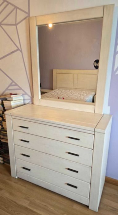 Mobilia de quarto em madeira