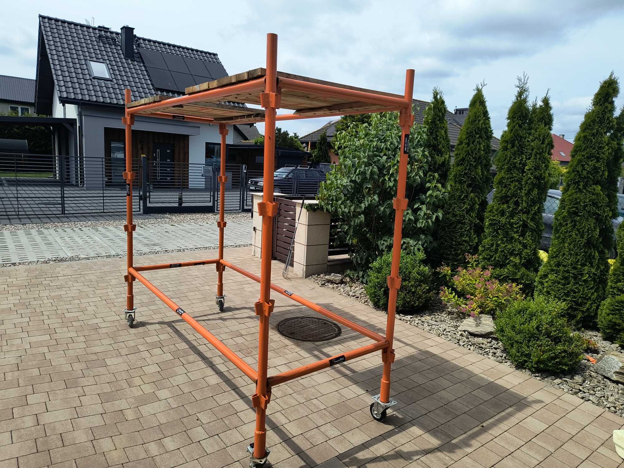 Wynajem rusztowań choinkowych