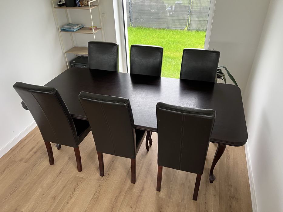 Duży stól z litego drewna z kompletem 6 krzeseł do jadalni lub salonu