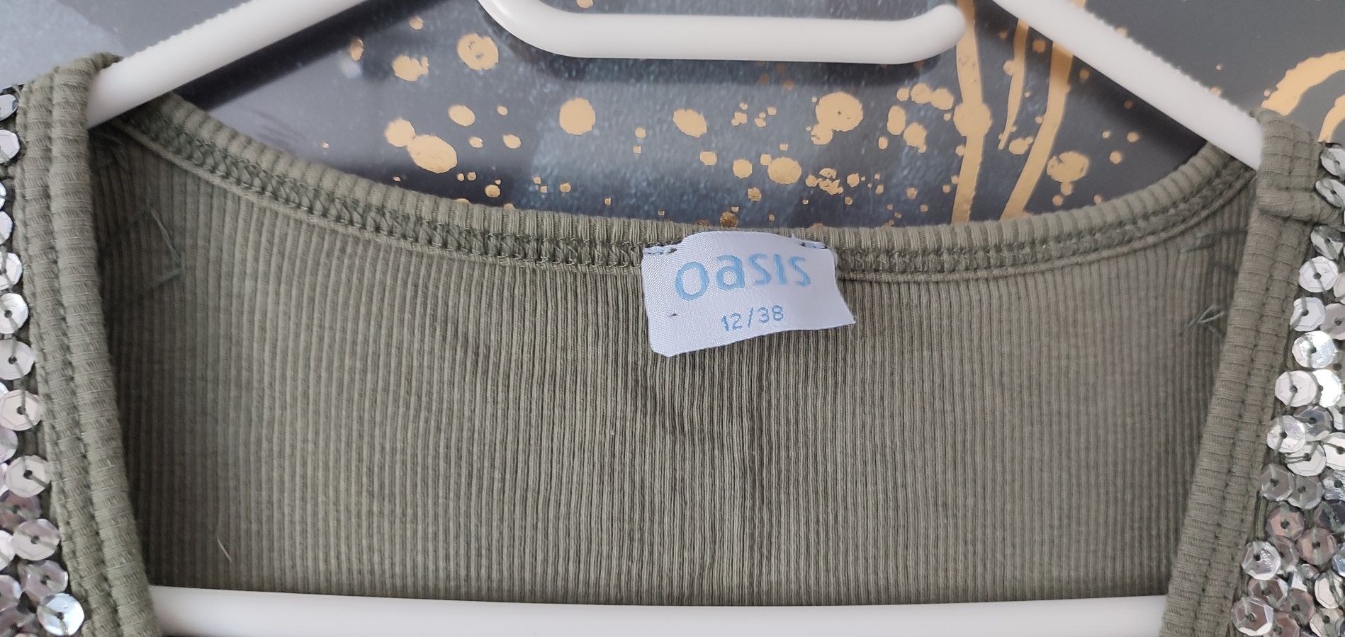 T-shirt Oasis 38 M kolor jasny khaki, cekiny.