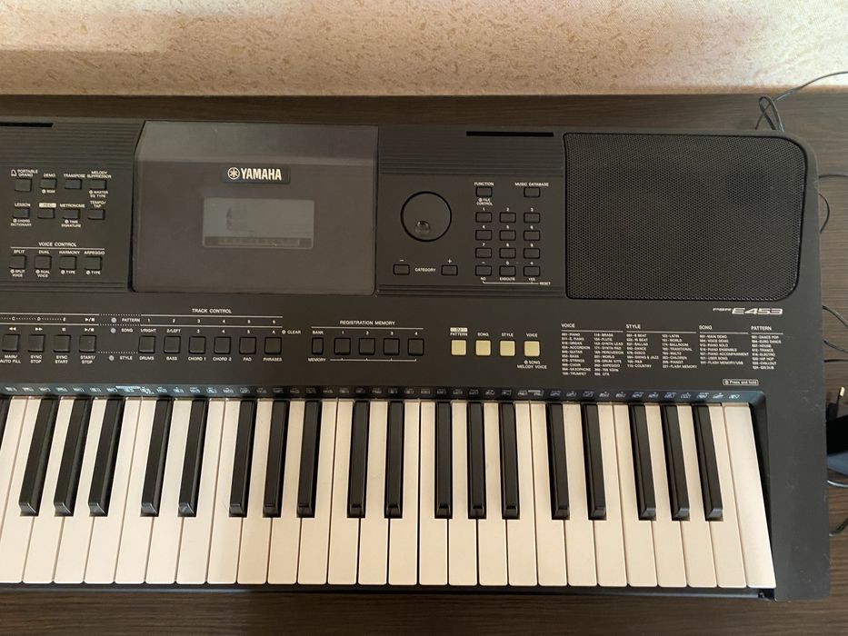 Синтезатор Yamaha psr-e453