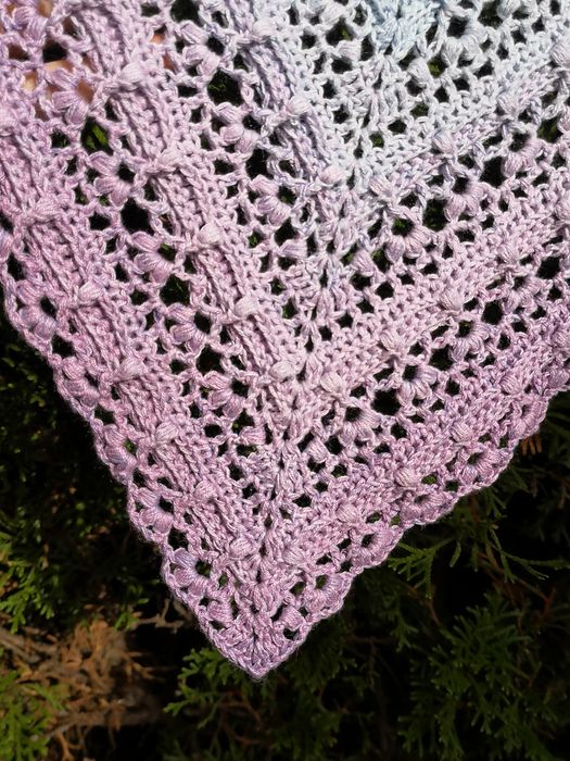 Pastelowa chusta na szydełku