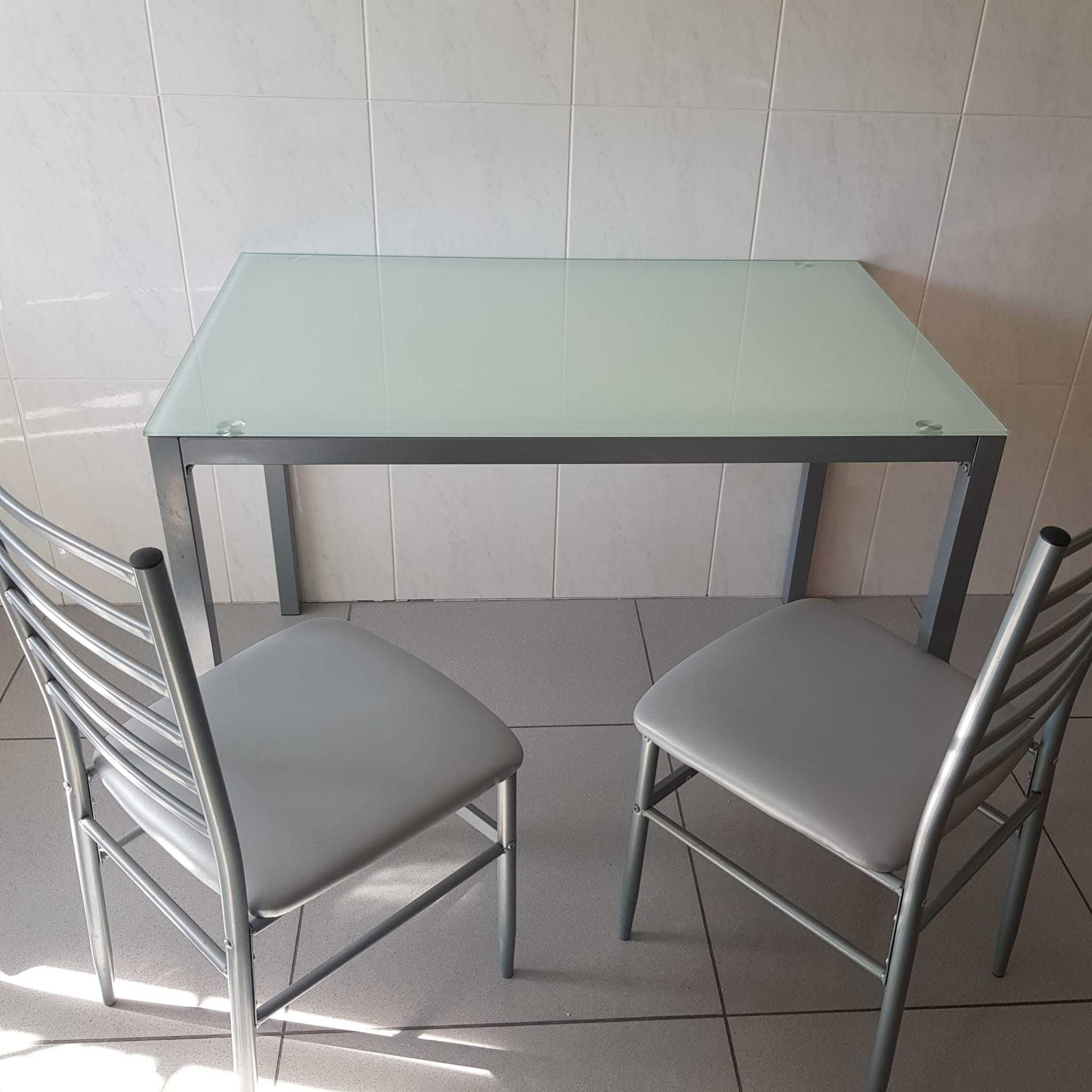 Mesa cozinha branco + 2 cadeiras CONFORAMA