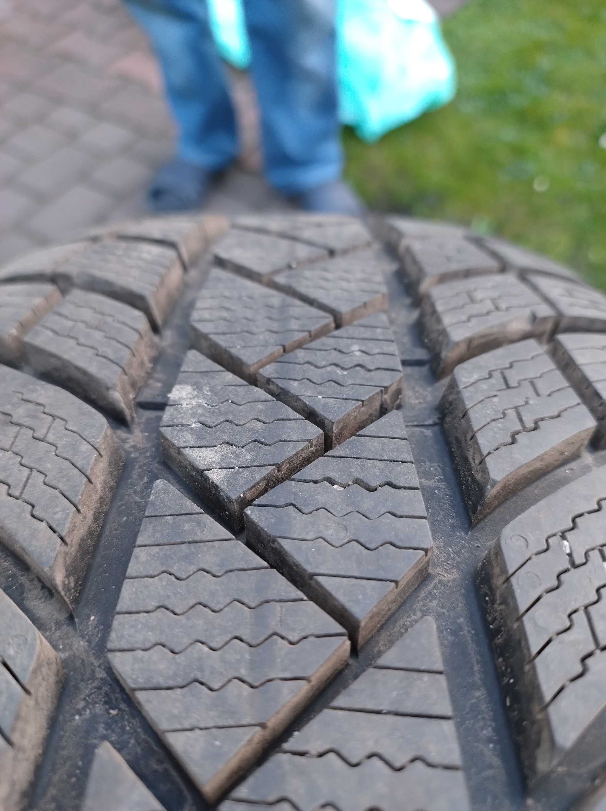 Opony zimowe 205/55 R19 Vredestein