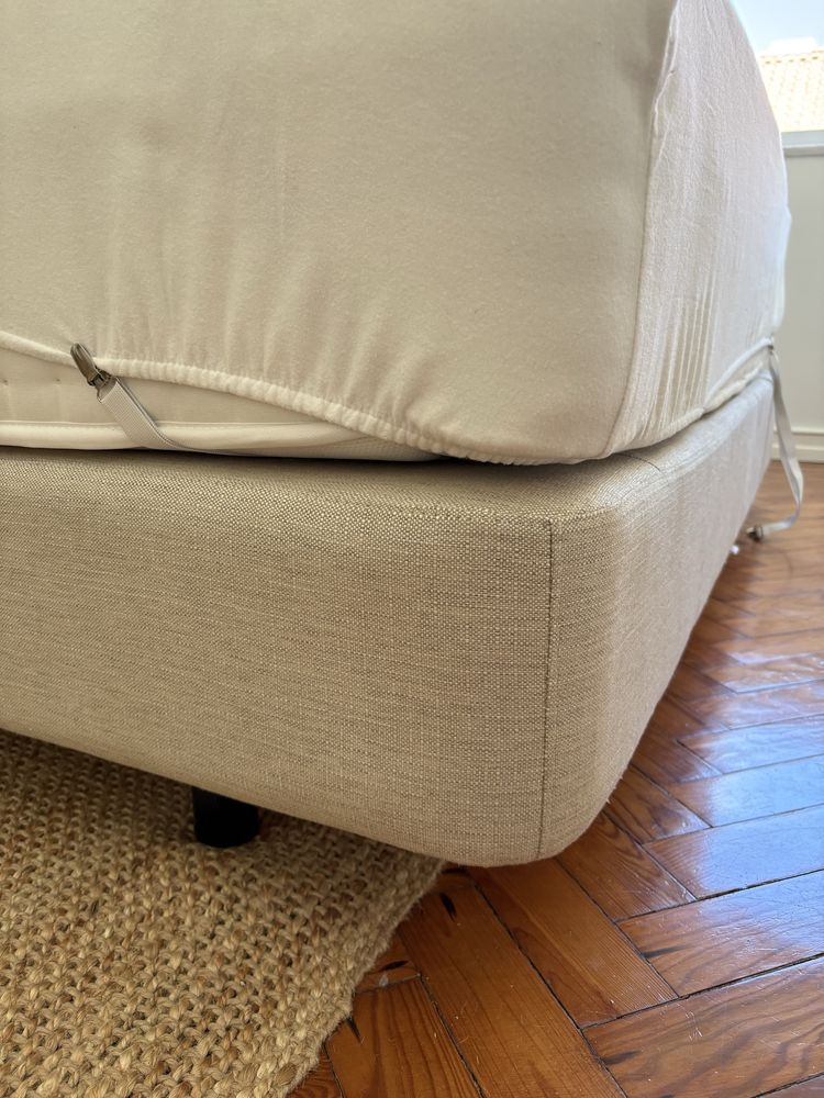 Cama, colchao e edredon penas