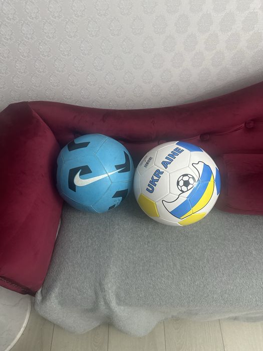 М’ячі футбольні два