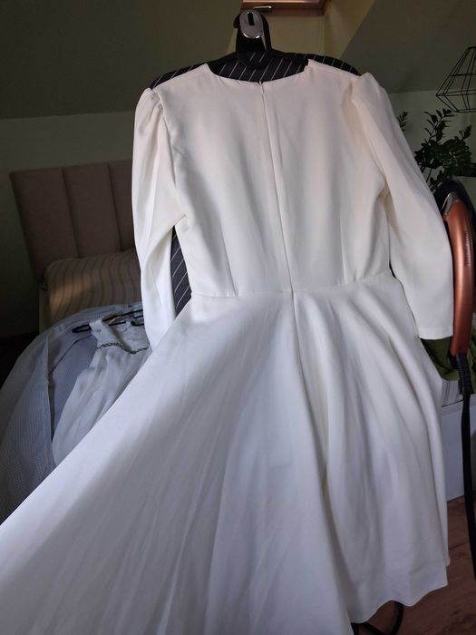Biała elegancka sukienka/ Suknia ślubna