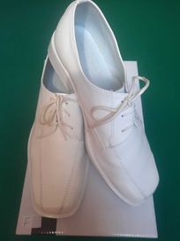 Buty komunijne chłopięce sznurowane, białe. Rozmiar 36. Stan idealny.