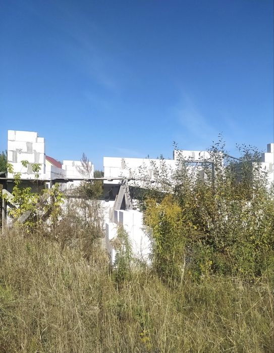 Продаж недобудови з ділянкою в 10 соток в Глибочиці.