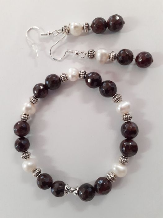 Komplet biżuterii z kamieni - bransoletka i kolczyki - różne