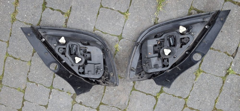 Lampy tył prawa lewa opel astra h komplet