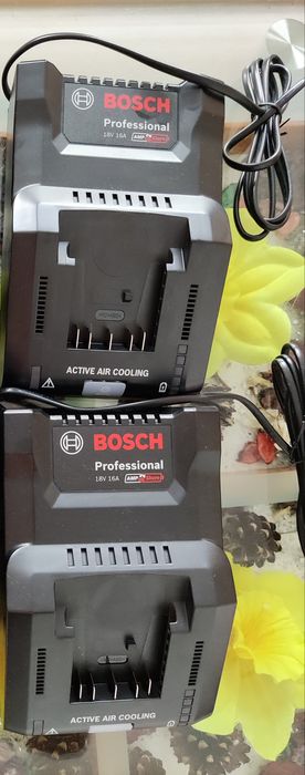 Ładowarka Bosch GAL 18V-160