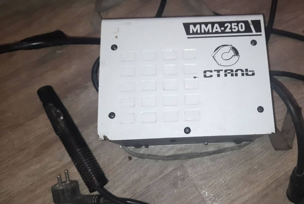 зварювальний інвертор Сталь ММА-250.
