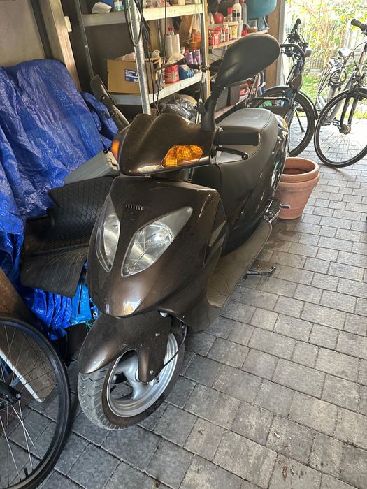 Sprzedam skuter Daelim 125.