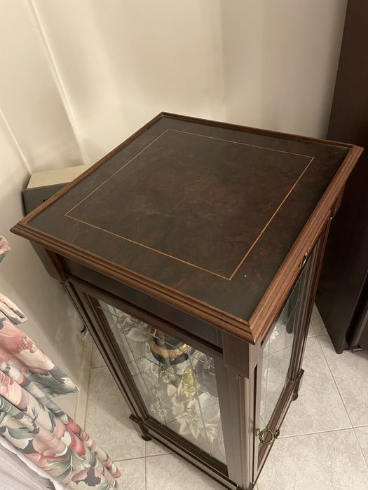 Movel de sala de jantar e mesinha cristaleira