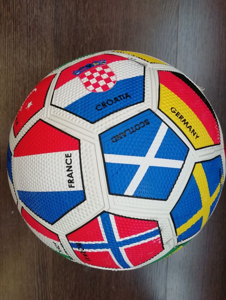 М'яч резиновий футбольний, прапори, розмiр 5
