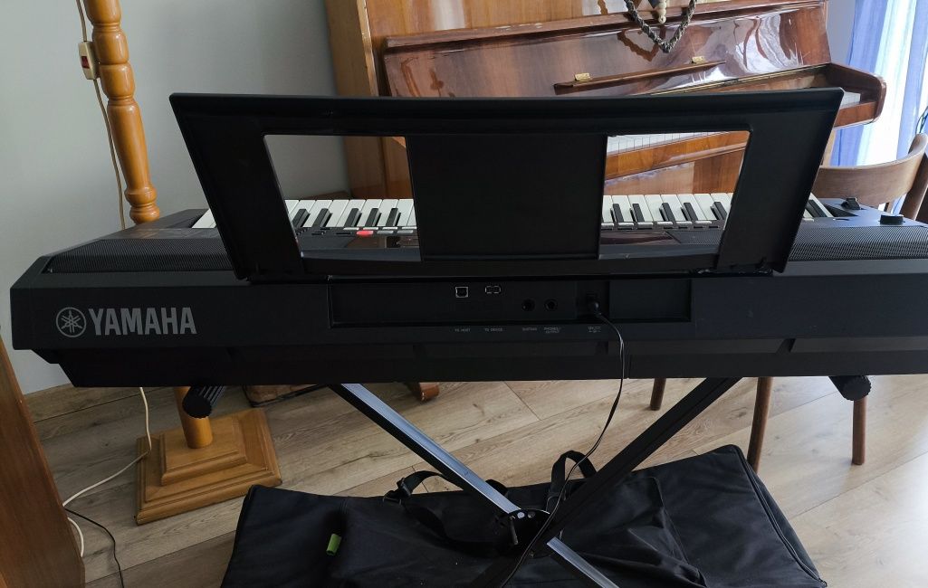 Keyboard Yamaha PSR-E433 plus futerał i statyw