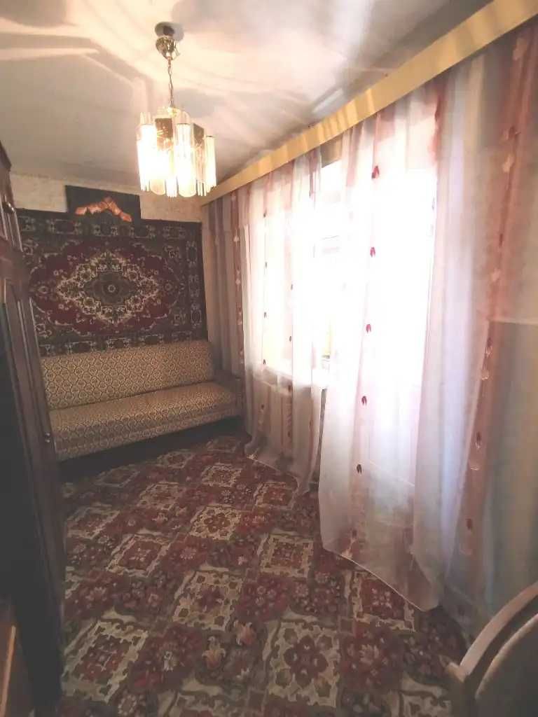 Продам большую 3к возле озера Победа 6.Кирпичный дом.Перемога