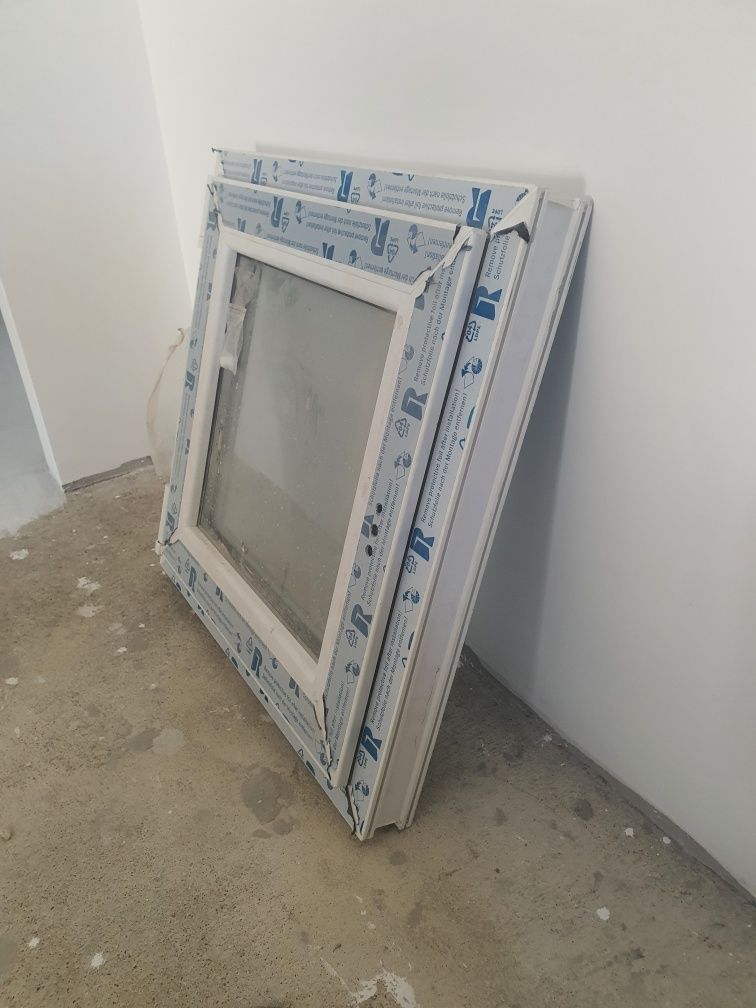 Janela pvc nova 60×60 oxilobatente completa