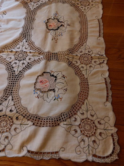 Toalha de algodão bordada e guardanapos