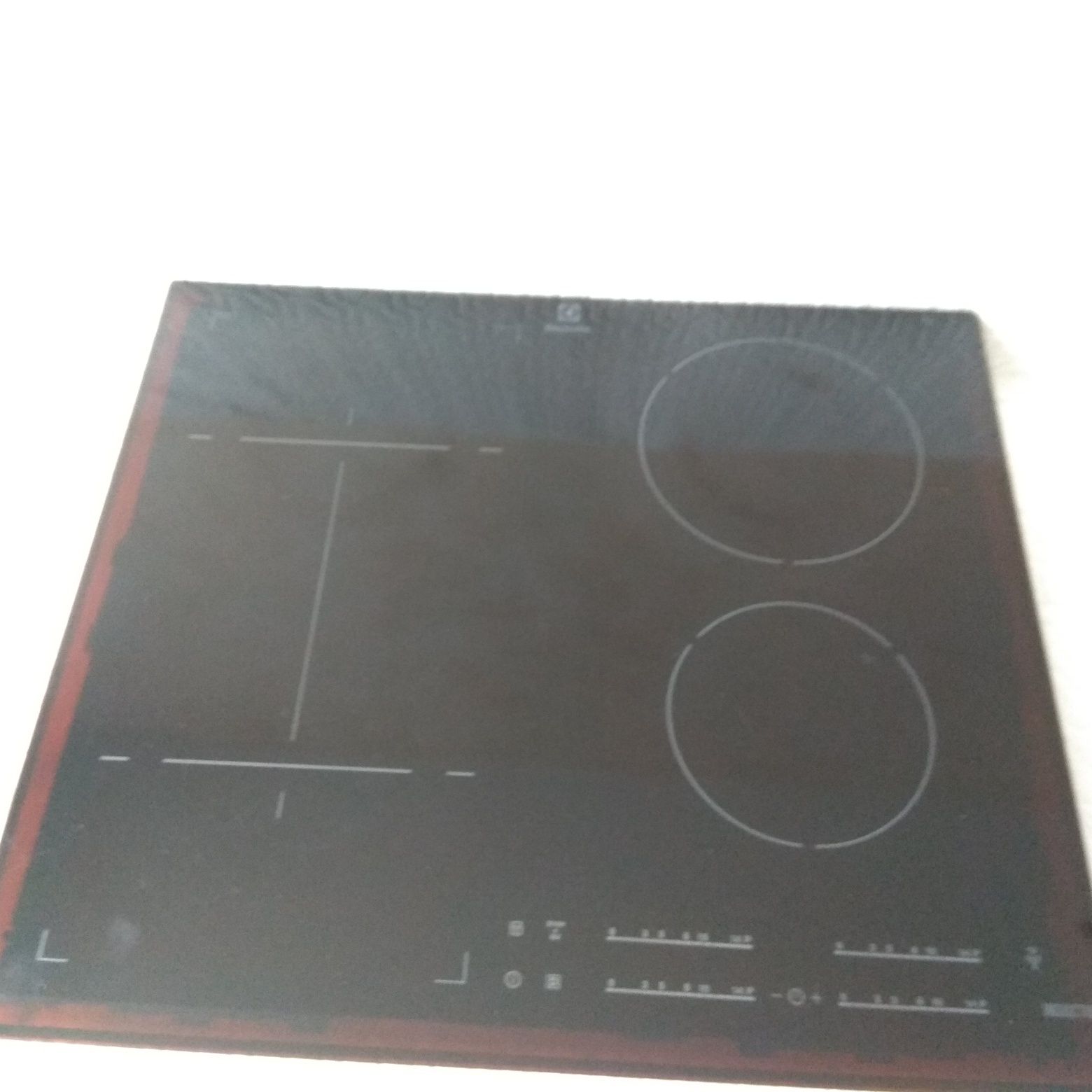 Płyta indukcyjna Electrolux EHI4654FHK na części.
