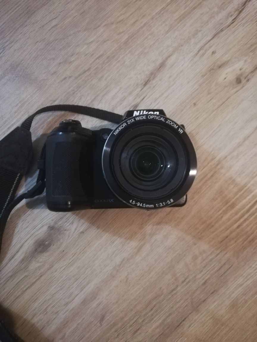 Máquina fotográfica NIKON coolpix L120