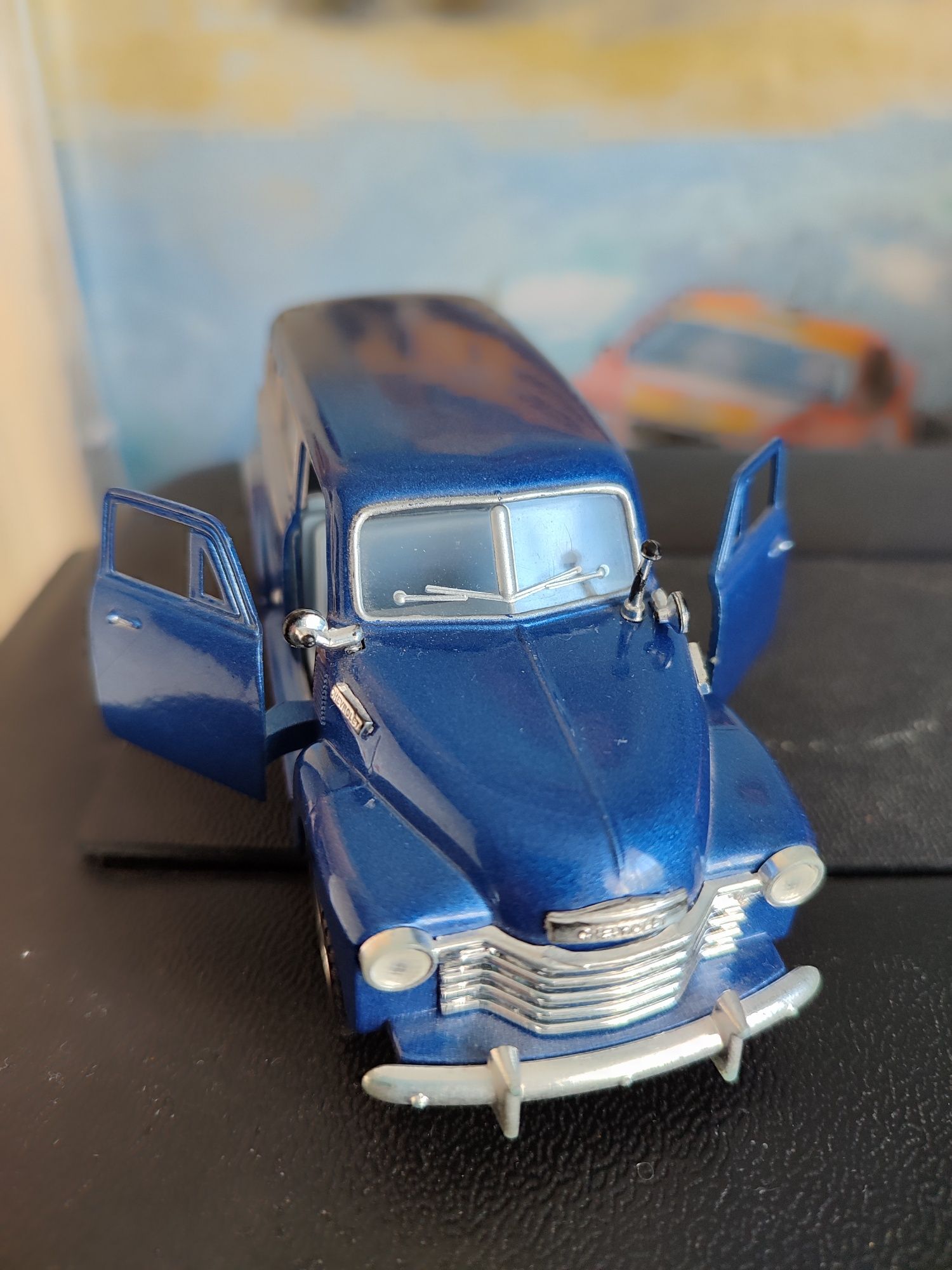 Игрушки Машинка Моделька Shevrolet suburban 1950.