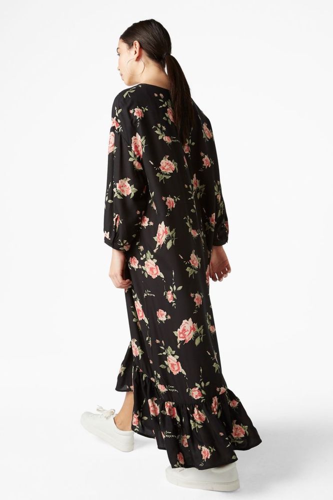 Monki платье черное цветочный принт вискоза