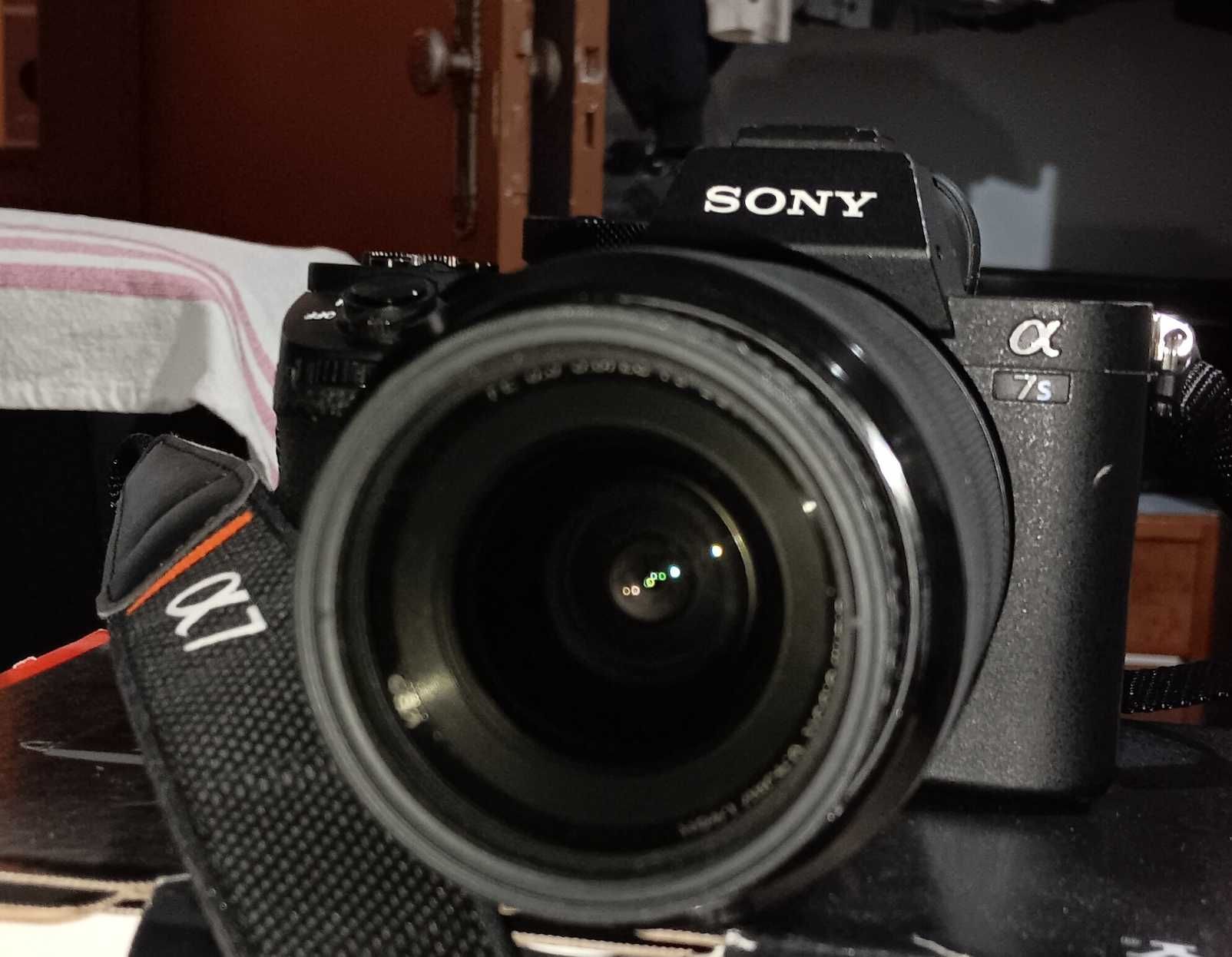 Objetiva Sony E Mount Full Frame 28-70mm F3.5-5.6 Auto Focus/OSS