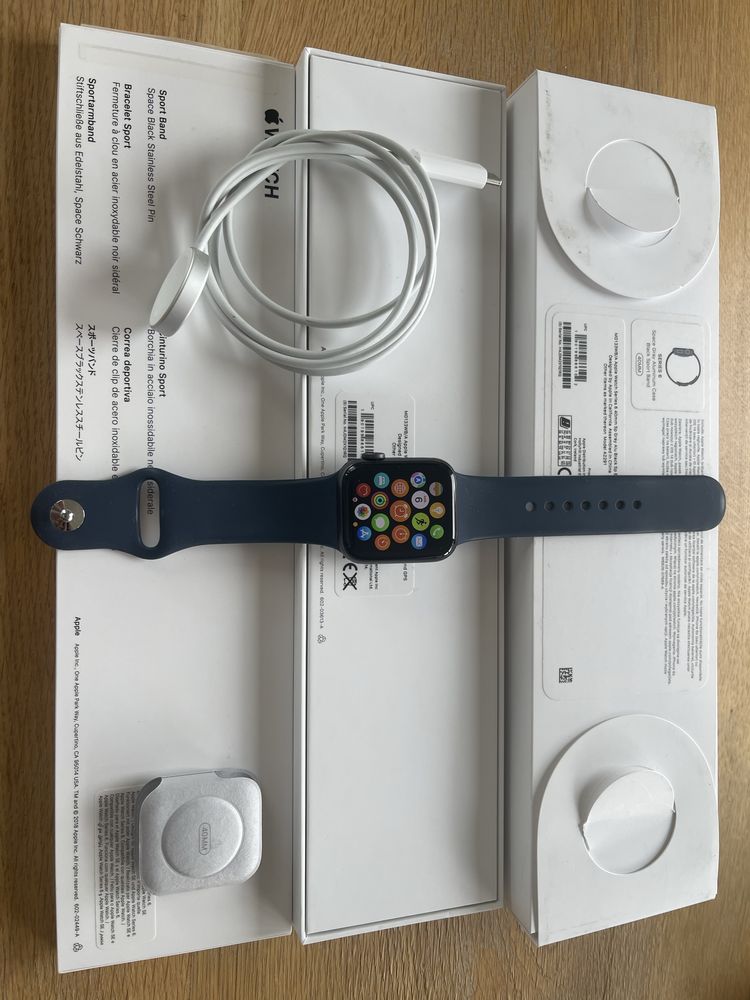 Apple Watch 6 40 mm zadbany z pudełkiem. Mało używany.