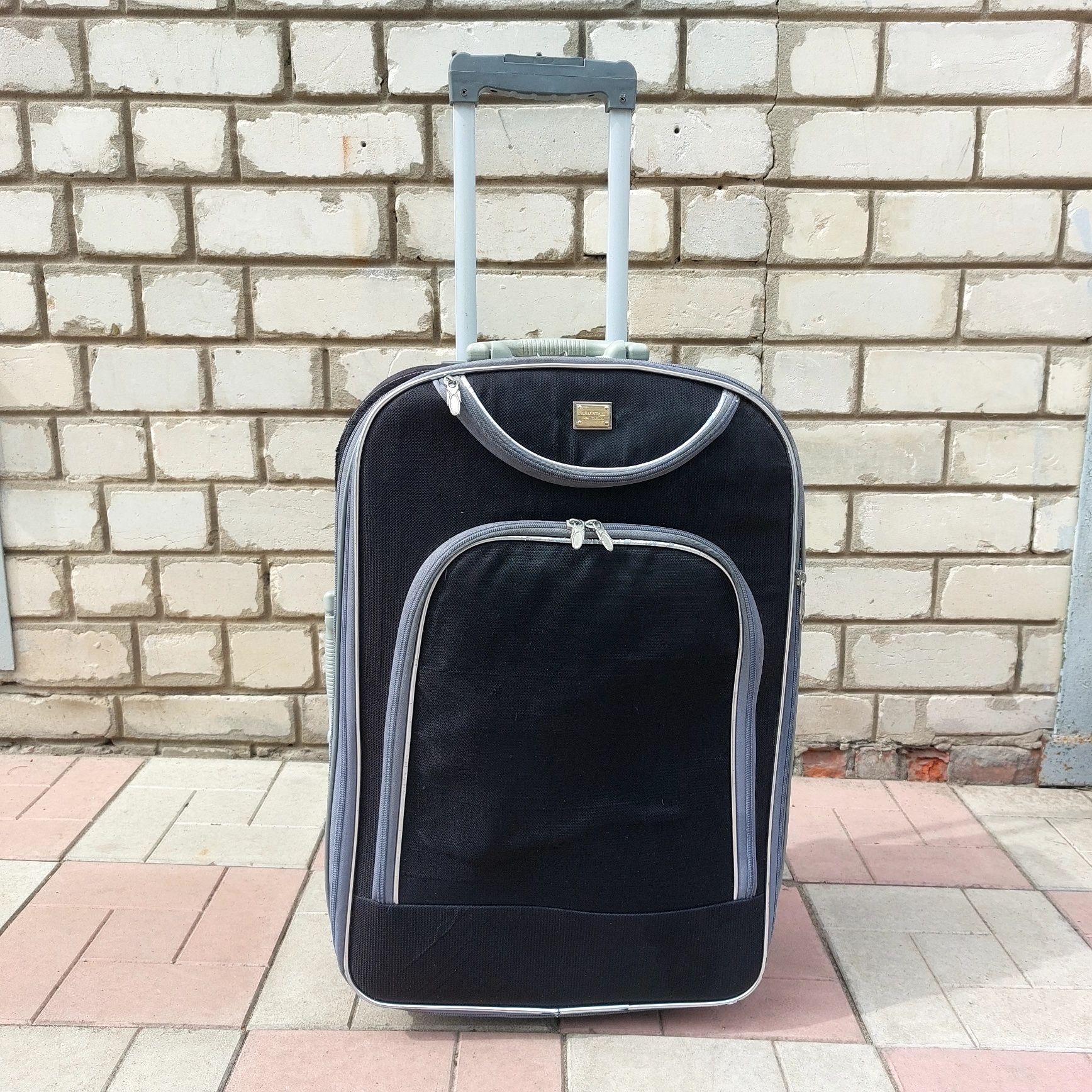 Дорожный вместительный чемодан сумка на колесах