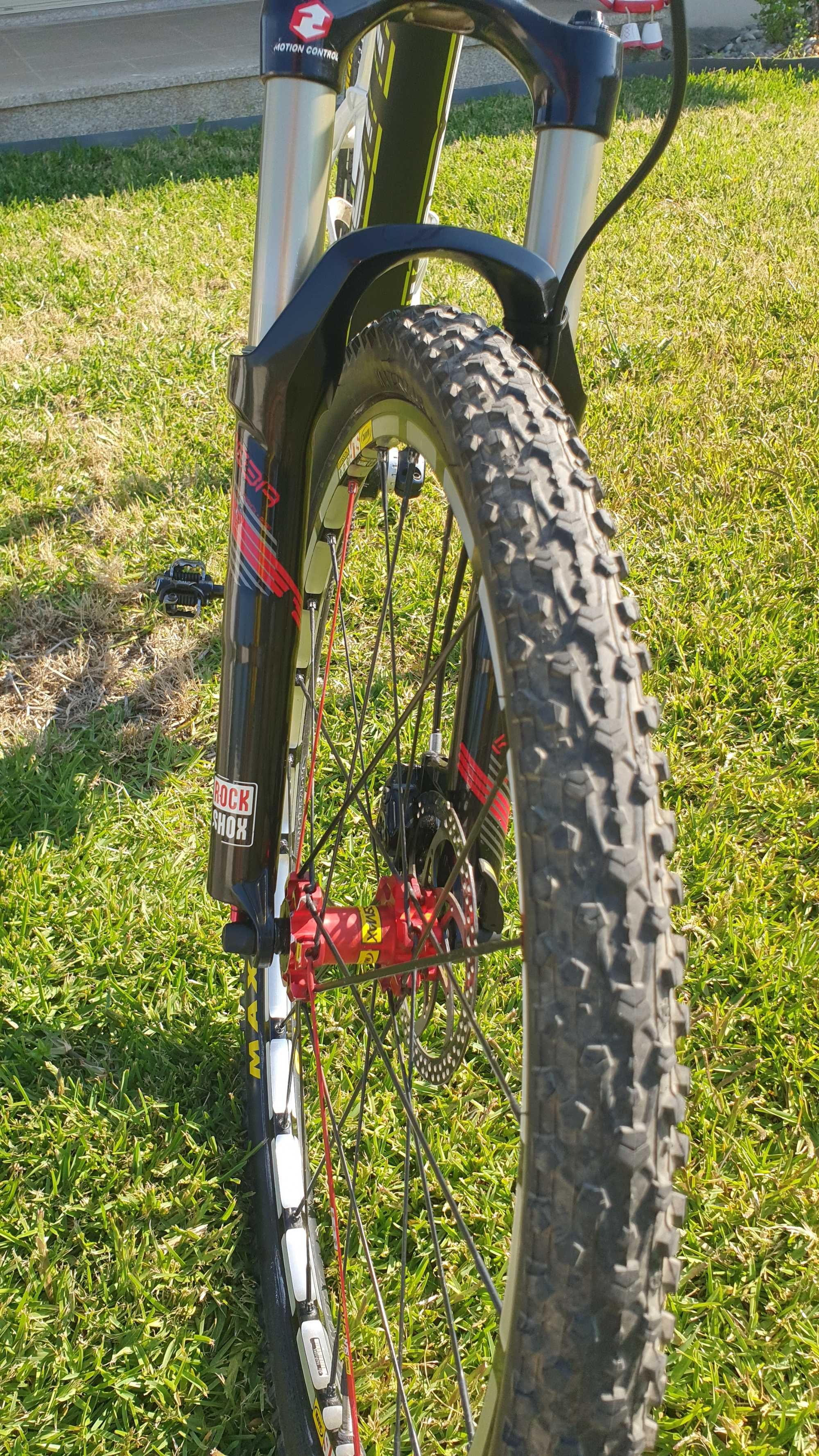 Bicicleta Scott scale carbono