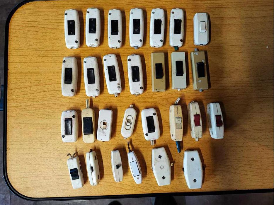 Bakelitowy wyłącznik,pstryczek elektryczek,cena za 1 szt.