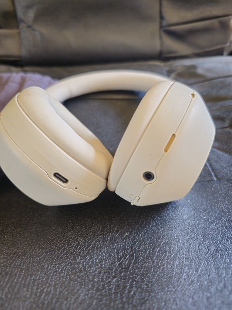Auscultadores Sony WH-1000XM5 com avaria