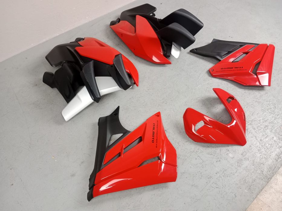Ducati Streetfighter V2 2023 Owiewki Czerwone Komplet Bok Lewy Prawy