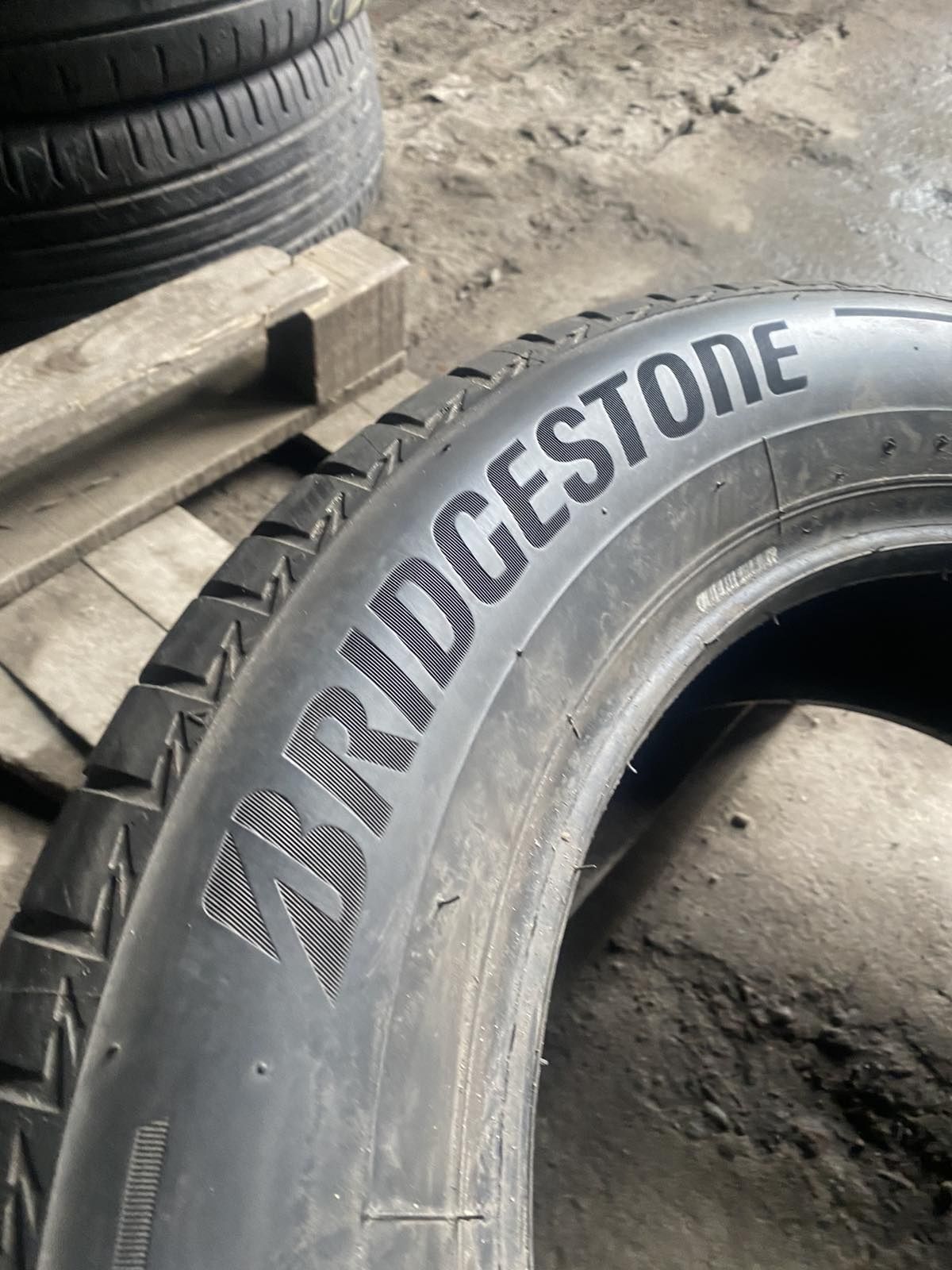 225.60.18 Bridgestone 2шт лето БУ склад шины резина из Европы 60 R18