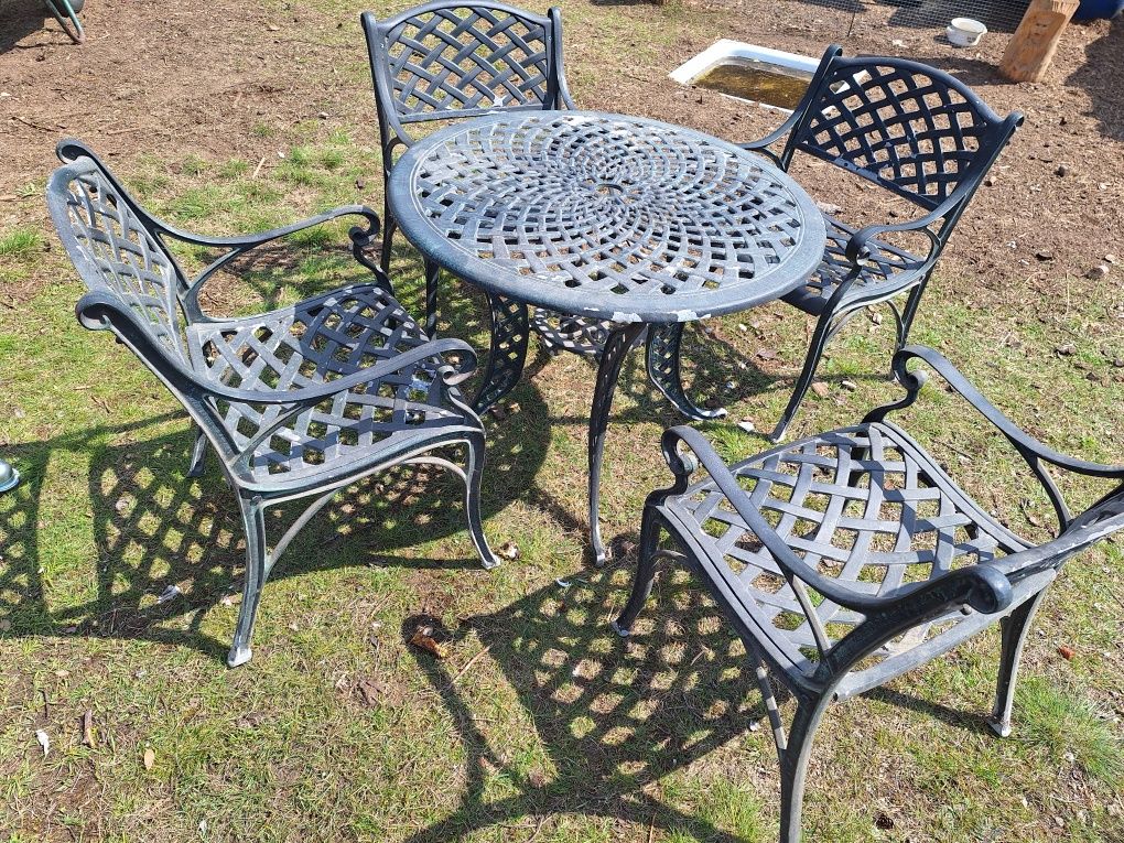 Stół  4 krzesła  aluminiowe