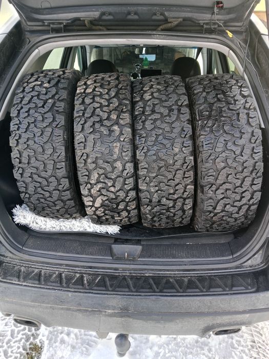 Sprzedam opony wielosezonowe terenowe 235x70x16