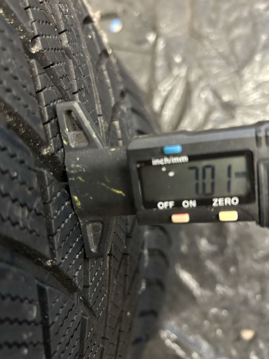 Opony Zimowe Bridgestone 225/55/17 Bardzo Ładne