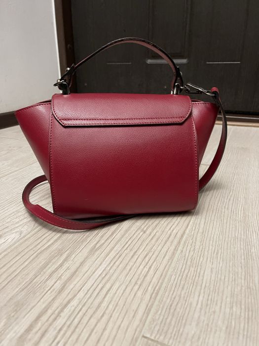Червона шкірна сумка