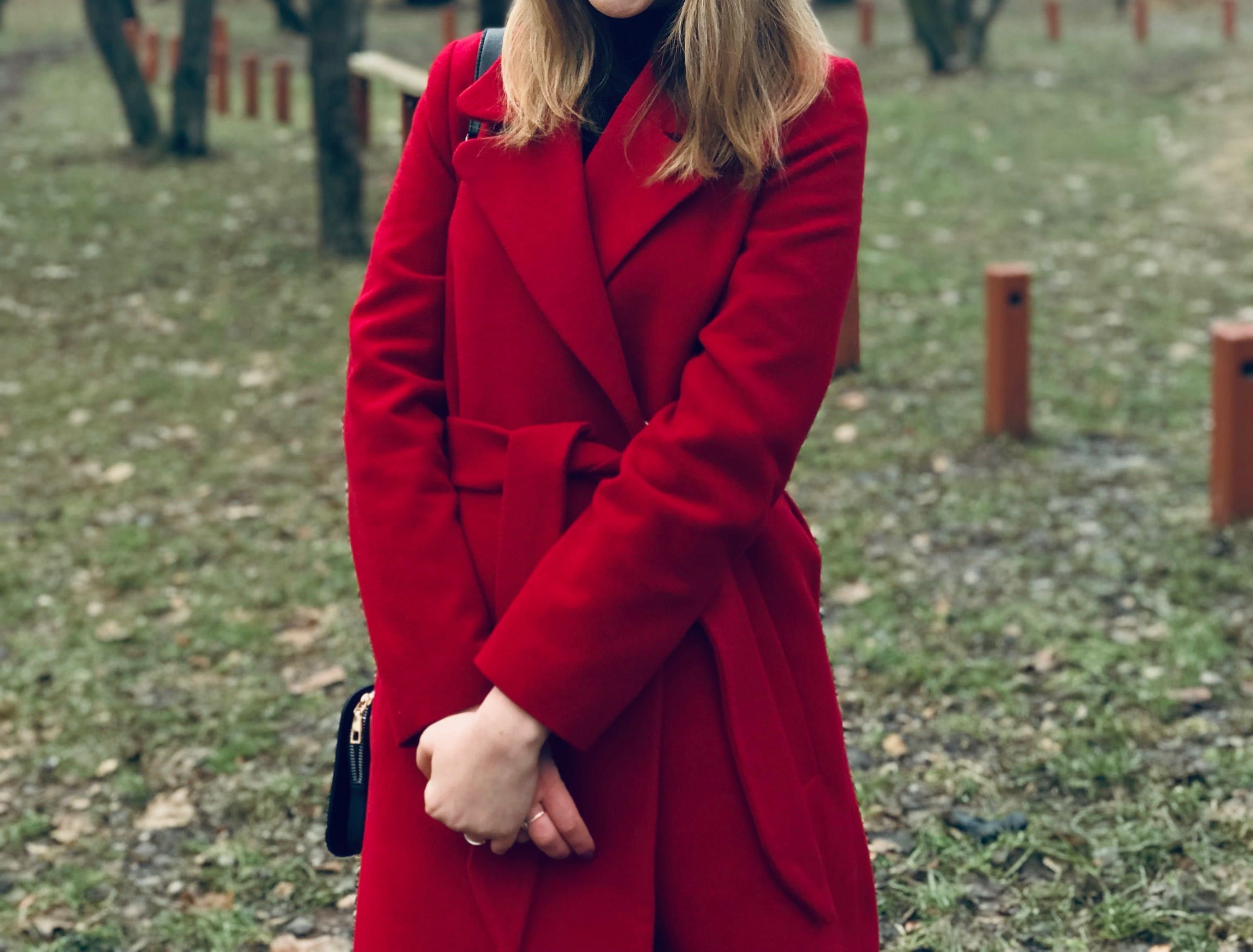 Пальто бордового кольору