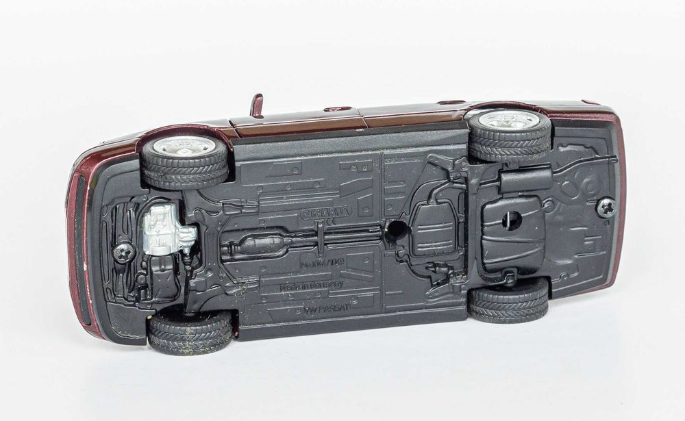 1:43 VW Passat B4 VR6 1988-93 braun metallic, Schabak #1044 Germany