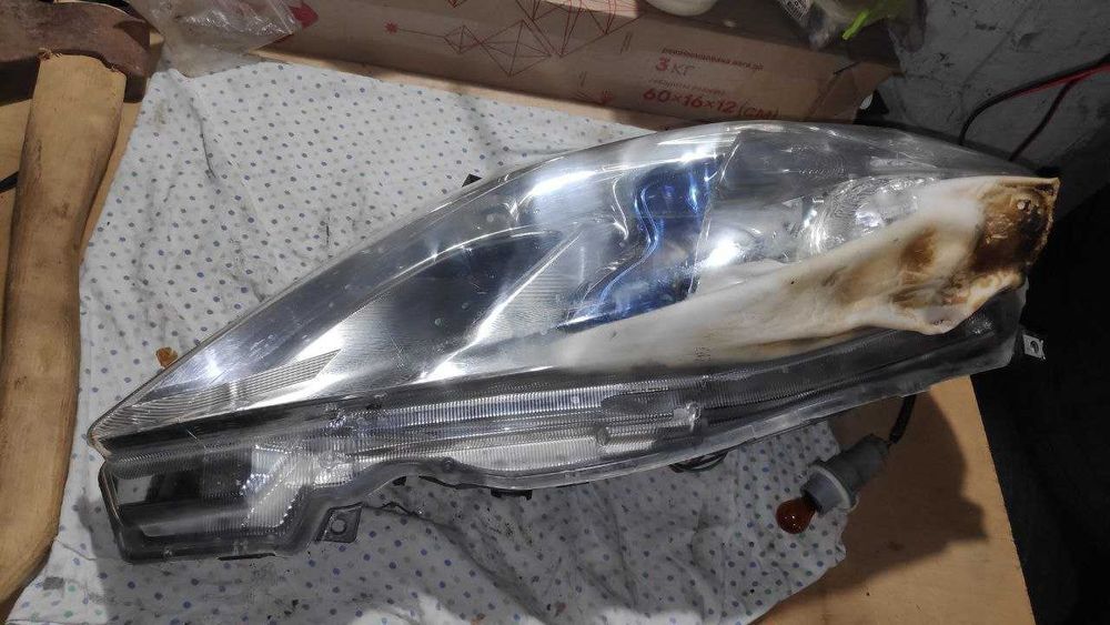 Фара правая LED Nissan Leaf ZEO ZE0 2010 - 2017 права фара пасажирська