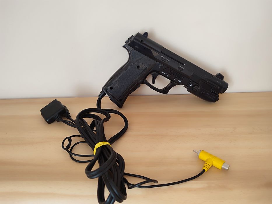 Kontroler pistolet do PS2  light gun