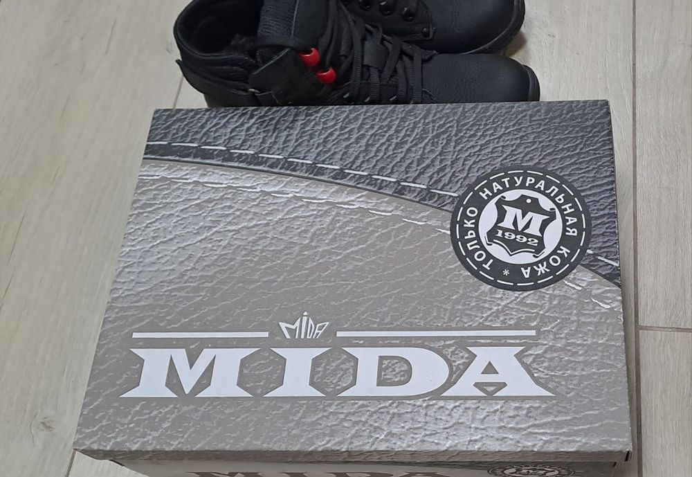 Продам новые зимние ботинки,р.39 Mida