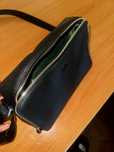 Bolsa lacoste preta e verde escuro